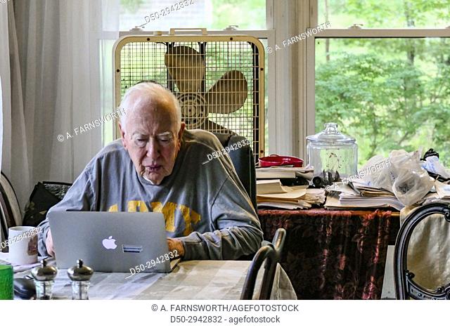 BROOMES ISLAND MARYLAND 86 year old man works on Mac computer