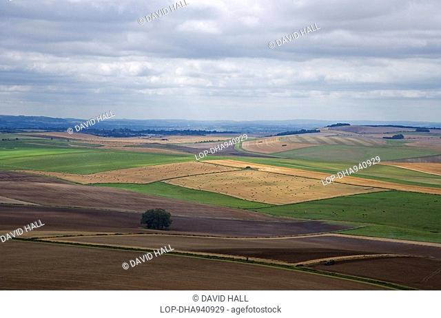 England, Wiltshire, Near Avebury, Aeriel view of farmland on Marlborough Downs