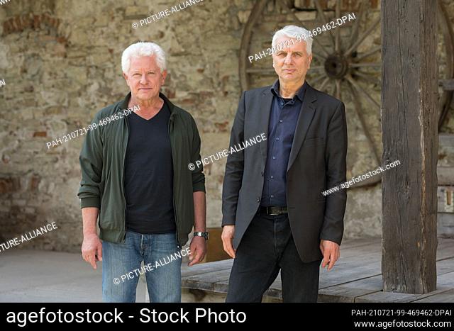 20 July 2021, Bavaria, Oberaudorf: Actors Miroslav Nemec (l, as Ivo Batic) and Udo Wachtveitl (as Franz Leitmayr), during filming for the crime scene ""Wunder...
