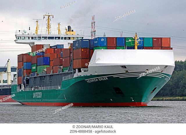 Das Containerfrachtschiff Heinrich Ehler ( IMO: 9372200 ) der Ehler Reederei Otterndorf, Germany fährt auf dem Nord - Ostsee - Kanal in Höhe der Ortslage Rade...