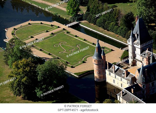 AERIAL VIEW OF THE CHATEAU DE MAINTENoN AND ITS FRENCH GARDEN DESIGNED BY LE NoTRE, GARDENER TO THE KING, CHATEAU LISTED AS A HISTORIC MONUMENT, EURE-ET-LOIR 28