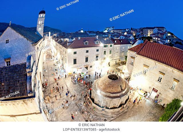 Croatia, Dubrovnik Neretva , Dubrovnik. Velika Onofrijeva Fontana and the Stradun in the old town of Dubrovnik