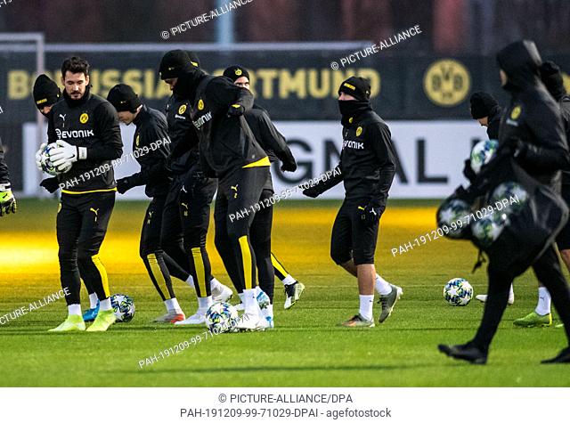 09 December 2019, North Rhine-Westphalia, Dortmund: Soccer: Champions League, before the match Borussia Dortmund - Slavia Prague