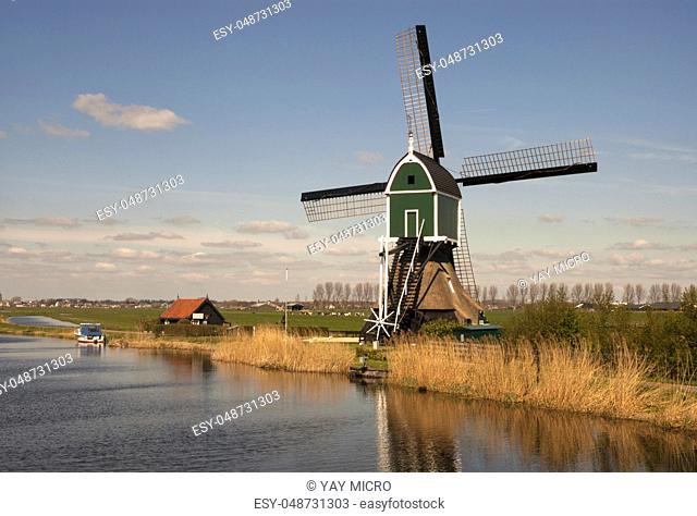 Windmill the Achterlandse molen near the Dutch village Groot-Ammers in the region Alblasserwaard