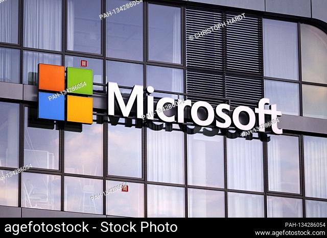 Logo of the Microsoft Corporation at the headquarters of Microsoft Germany GmbH in Rheinauhafen. Koln, July 24th, 2020 | usage worldwide