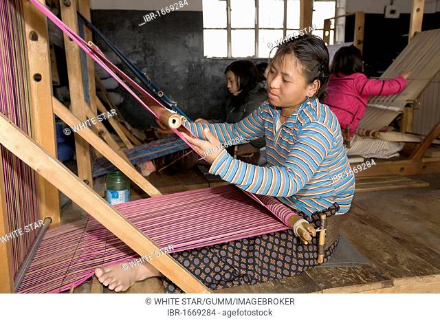 Weaving mill, women weaving traditional fabrics, Thimphu, Bhutan, Kingdom of Bhutan, South Asia