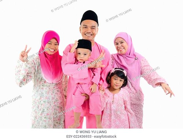 indonesian family during hari raya