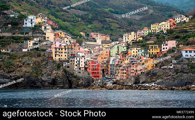 Picturesque and romantic village of Manarola with colourful houses at the edge of the cliff Riomaggiore, Cinque Terre, Liguria, Italy