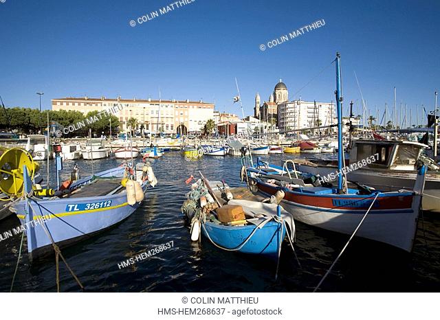France, Var, Provence Cote d'Azur, harbour of Saint Raphaël and church of Notre Dame de la Victoire, fishing boat locally known as pointu or barquette...