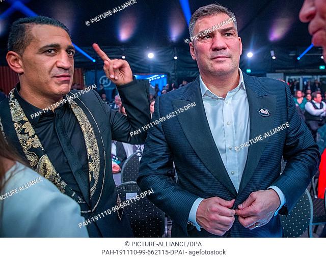 09 November 2019, Hamburg: Boxing: Ismail Özen-Otto (l), promoter of Universum Box Promotion, and Dariusz Michalczewski, former boxing world champion