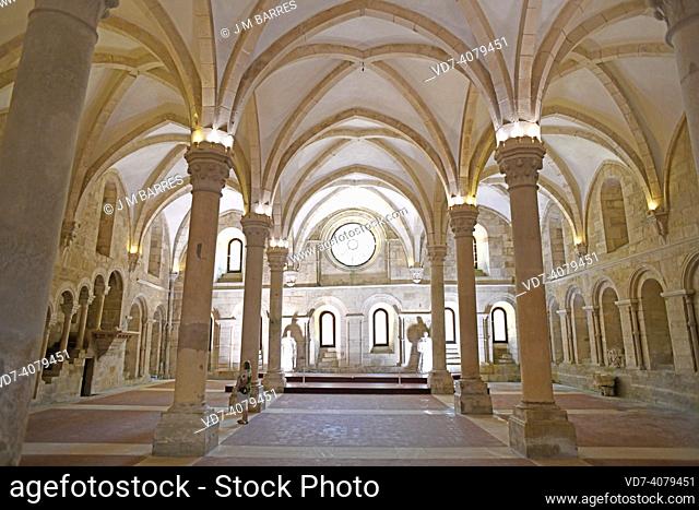 Alcobaça, Santa Maria monastery (12-18th century, gothic and baroque). Refectory. World Heritage Site. Leiria, Portugal