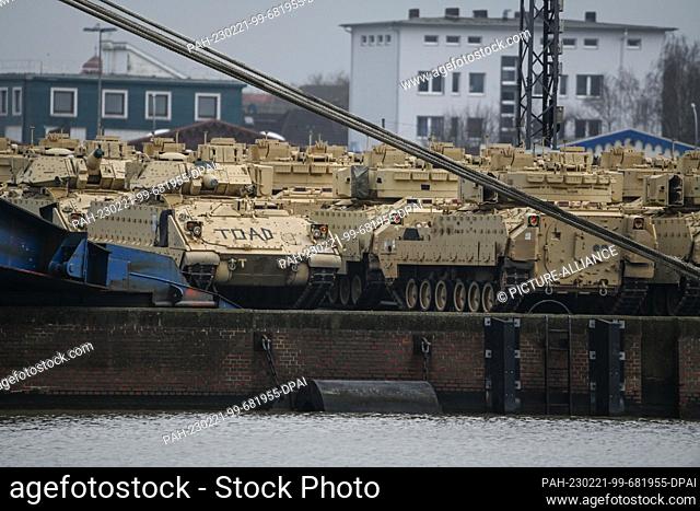 21 February 2023, Bremen, Bremerhaven: More US tanks and helicopters have reached Bremerhaven with the cargo transporter ""Endurance""