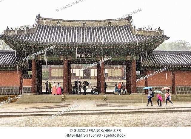 South Korea, Seoul, Jongno-gu district, Changdeokgung palace or Prospering Virtue Palace built in the 15th century during the Joseon Dynasty (UNESCO World...