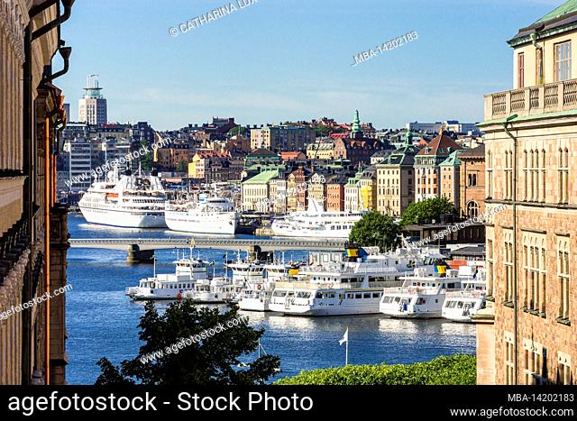 Sweden, Stockholm, view from Östermalm over the Skeppsholm bridge to the old town, harbor, shipping pier