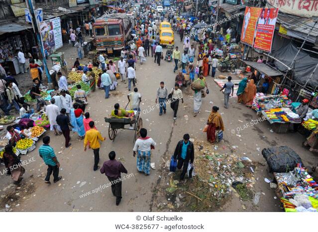 Kolkata (Calcutta), West Bengal, India, Asia - An elevated view showing crowds of people swarming in the daily street traffic of the Indian metropolis