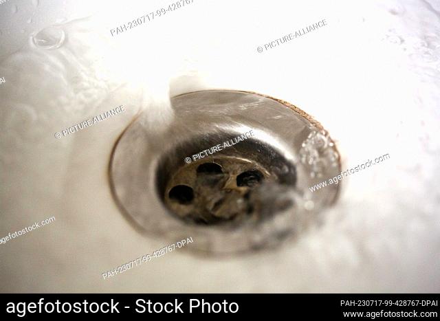 SYMBOL - 01 July 2023, Berlin: Tap water flows with pressure from the faucet into a sink. Photo: Fernando Gutierrez-Juarez/dpa