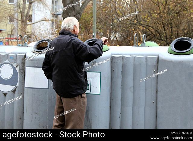 Pensioner collecting deposit bottles to supplement income (Germany)