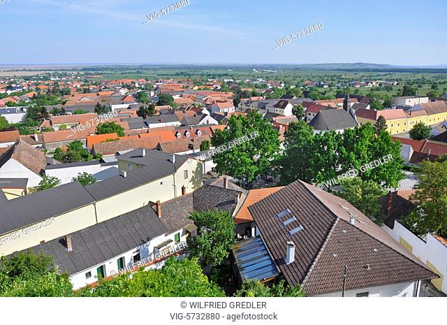 Blick auf Donnerskirchen von der Bergkirche St. Martin, Marktgemeinde in Burgenland, Österreich, Bezirk Eisenstadt-Umgebung, Überblick