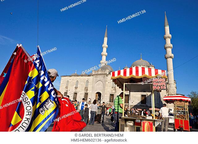 Turkey, Istanbul, historical centre listed as World Heritage by UNESCO, Eminn district, a vendor of flags in front of the Yeni Cami New Mosque
