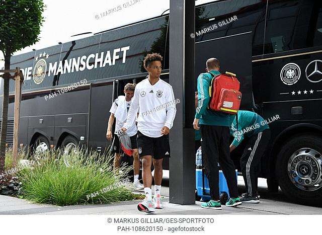 Arrival of the national team at FC Bayern Campus. Thilo Kehrer (Germany). GES / Football / Training of the German national football team in Muenchen, 04