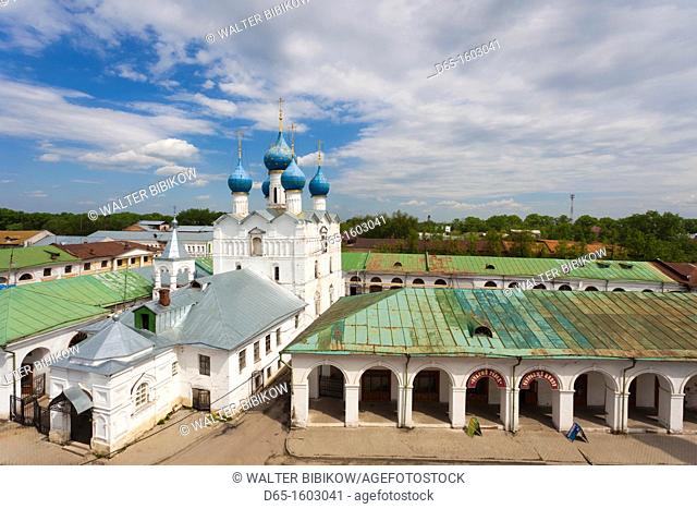 Russia, Yaroslavl Oblast, Golden Ring, Rostov-Veliky, elevated view of the trading arches and church from the belltower