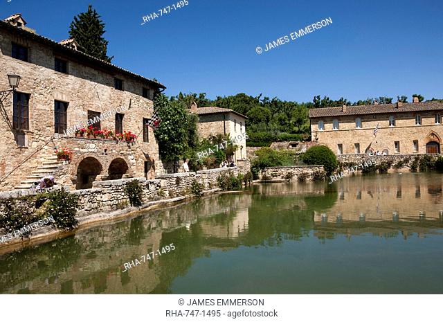 Thermal spring in the village of Bagno Vignoni, now unfit for bathing, Val d'Orcia, Tuscany, Italy, Europe