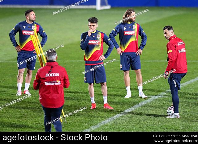 27 March 2021, Romania, Bukarest: Football: Final training for the Romanian national team before the World Cup qualifier against Germany