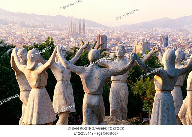 Spain, Catalunya, Barcelona, Sardana dansers