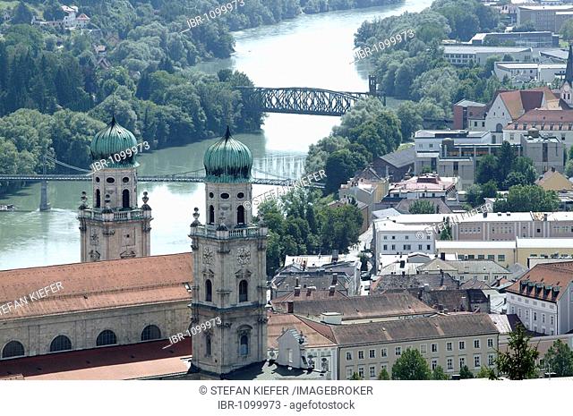 View of the old town of Passau with the cathedral Sankt Stephan and the river Inn from the Veste Oberhaus fortress, Passau, Bavaria, Germany, Europe