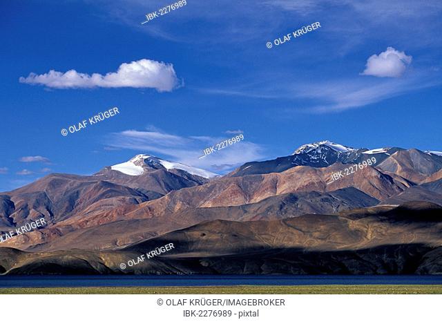 High-altitude lake of Tso Moriri, Tsomoriri or Lake Moriri, Indian Himalayas, Kibber-Karzok-Trail, Changthang or Changtang, Jammu and Kashmir, North India