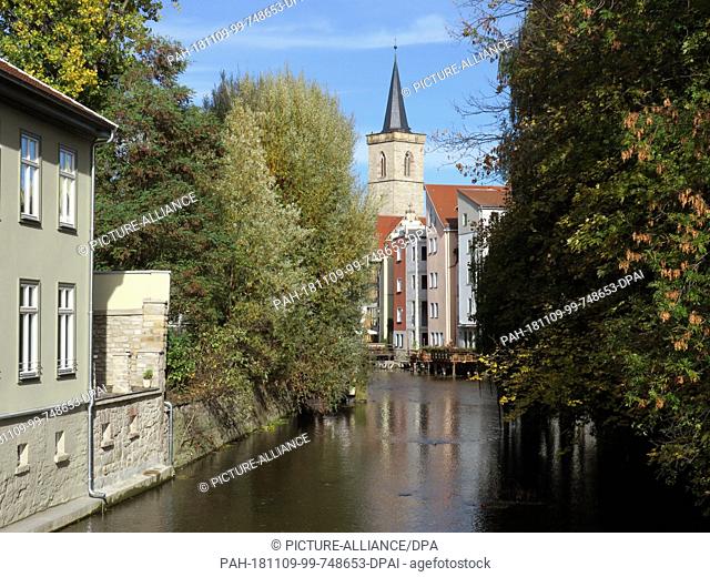 29 October 2018, Thuringia, Erfurt: The flood ditch and the Ägidienkirche in the city centre. Photo: Soeren Stache/dpa-Zentralbild/ZB