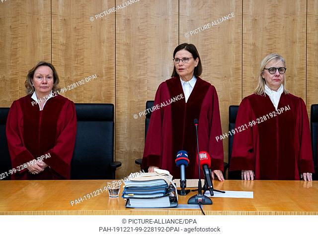 20 December 2019, North Rhine-Westphalia, Münster: The judges Margarete Gräfin von Schwerin (l-r), president of the Higher Regional Court, Ricarda Brandt