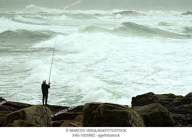 Pescador en la costa, Angler at sea shore, A Guardia, Pontevedra, España