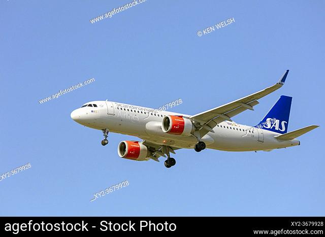 SAS Scandinavian Airlines Airbus A320-251N with landing gear down
