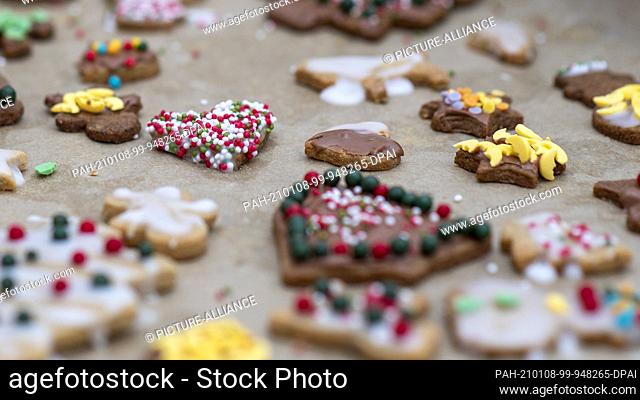 10 December 2020, Saxony-Anhalt, Magdeburg: Homemade Christmas cookies. Photo: Stephan Schulz/dpa-Zentralbild/ZB. - Magdeburg/Saxony-Anhalt/Germany
