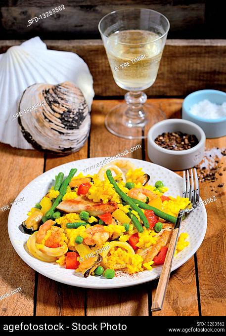 Spanish paella with chicken and seafood