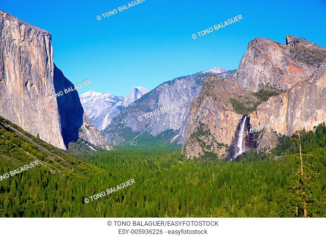 Yosemite el Capitan and Half Dome in California National Parks US