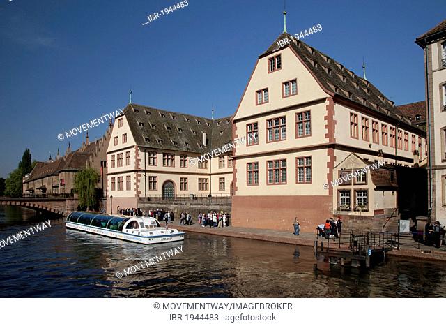 Wharf and promenade of the Ill River, historic town centre, UNESCO World Heritage Site, Strasbourg, France, Europe