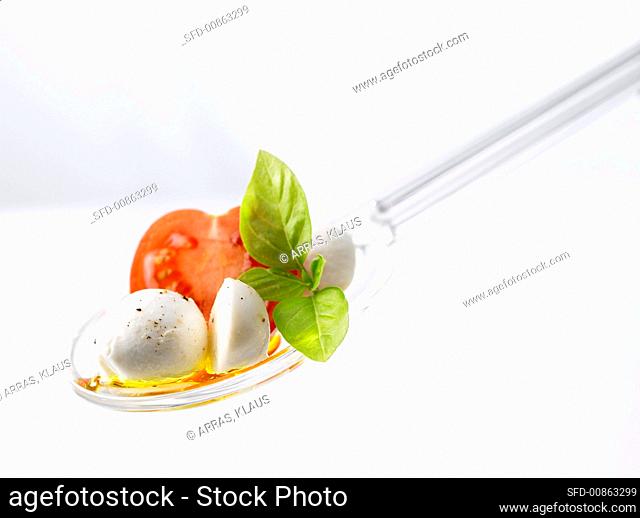 Insalata caprese (Tomato & mozzarella salad with basil)