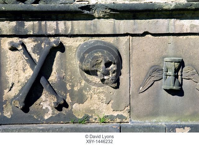 Old Calton cemetery, Calton Hill, Edinburgh, Scotland dates from 1718  Tomb grave stone detail  Skull, crossbones, tempus fugit