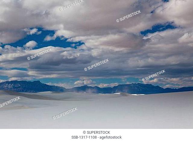 USA, New Mexico, White Sands National Monument, White Gypsum sand dunes in desert