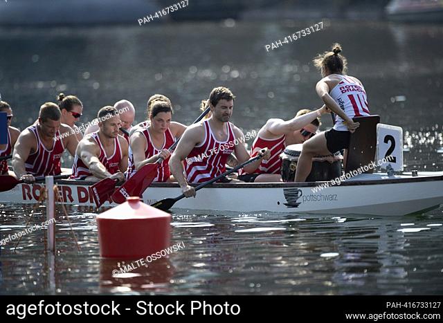 The boat from Roter Drache Muelheim, action, feature, marginal motifs, symbolic photo, final dragon boat mixed, canoe parallel sprint