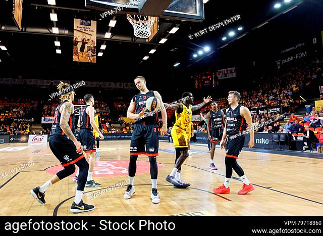 Brussels' Yannick Desiron and Oostende's Damien Jefferson fight for the ball during a basketball match between BC Oostende and Brussels Basketball