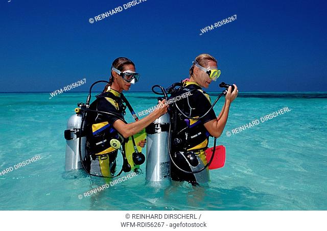 Diving Course, Instructor and Student, Indian Ocean, Medhufushi, Meemu Atoll, Maldives