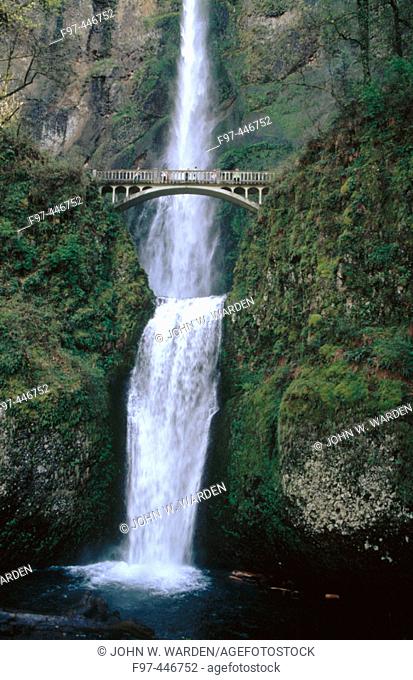Multnomah Falls, Columbia River Gorge. Oregon, USA