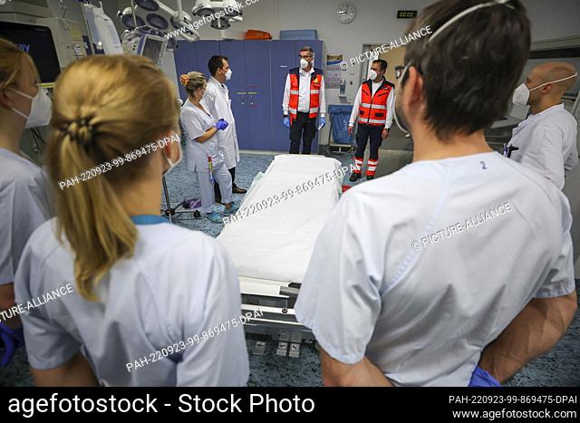 23 September 2022, Saxony, Leipzig: The shock room team in the emergency room of Leipzig University Hospital discusses the procedures for the arrival of a...