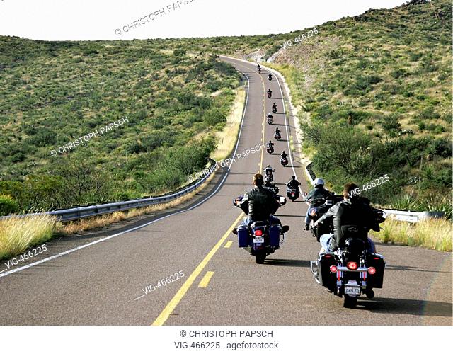 USA, Texas. Motorcyclist, Motorbiker on Harley-Davidson on Highway through Texas. - Big Bend Nationalpark, Texas, USA, 15/10/2006