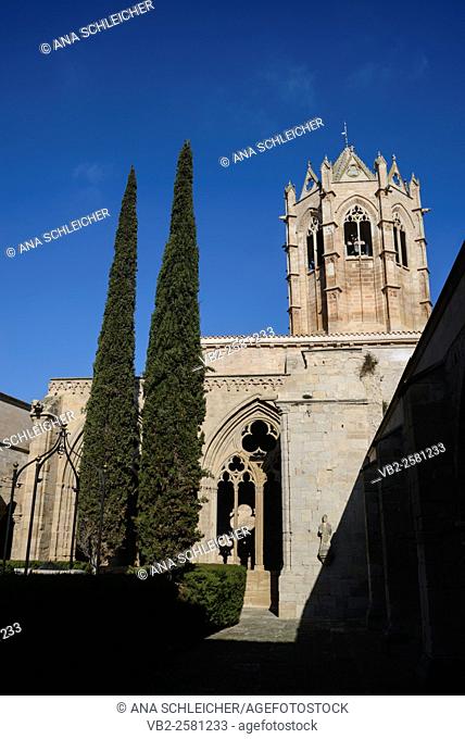 Church of Vallbona de les Monges seen from the cloister
