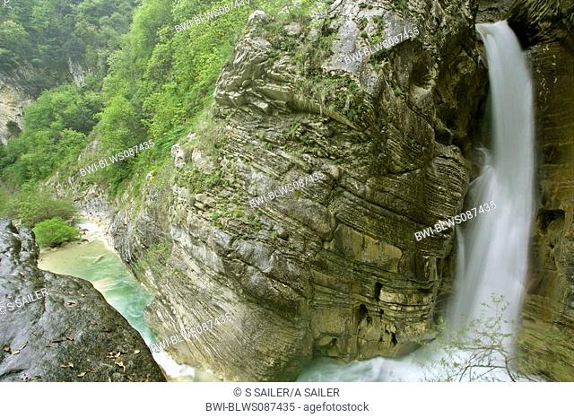 waterfall in the gorge of the Salinello river, Italy, Abruzzo, Teramo, Naturreservat Salinello-Schlucht