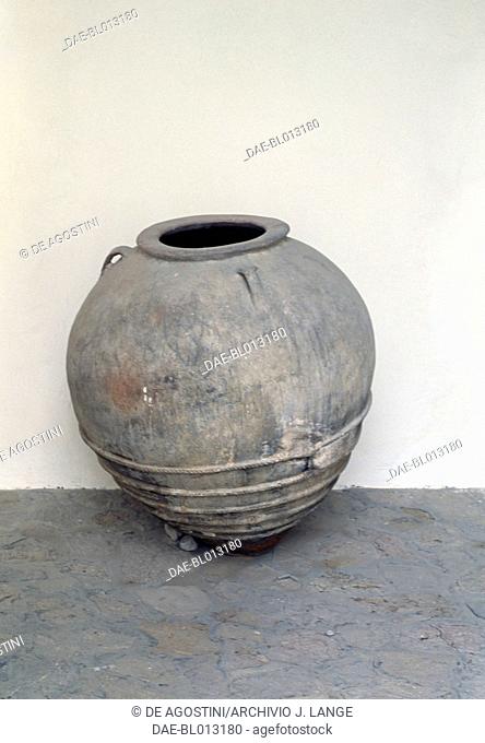 Terracotta jar, Ras al-Khaymah, United Arab Emirates.  Ras Al Khaimah, Ras Al Khaimah National Museum